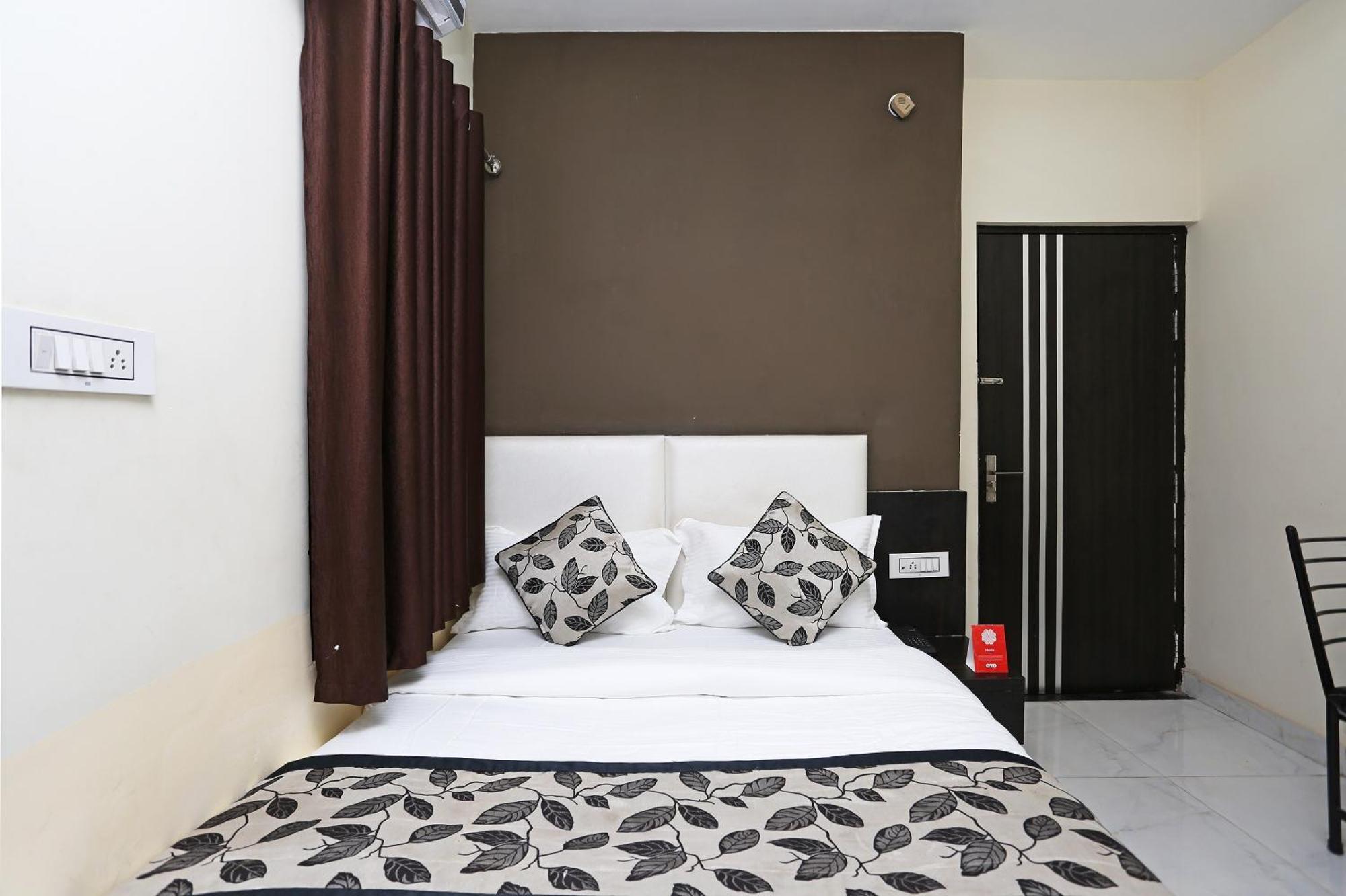 Hotel O Laxmi Privilege Inn Gválijar Exteriér fotografie